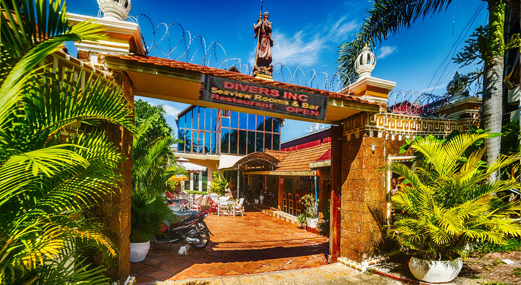 Divers Hotel Sihanoukville Exterior photo